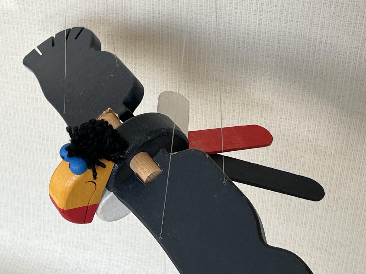 Dřevěný létající tukan