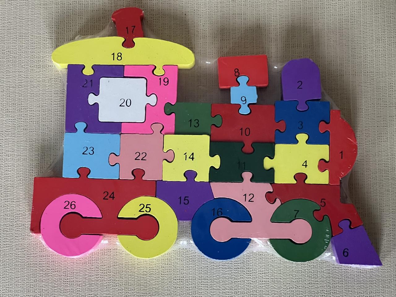 Dřevěné puzzle - mašinka barevná