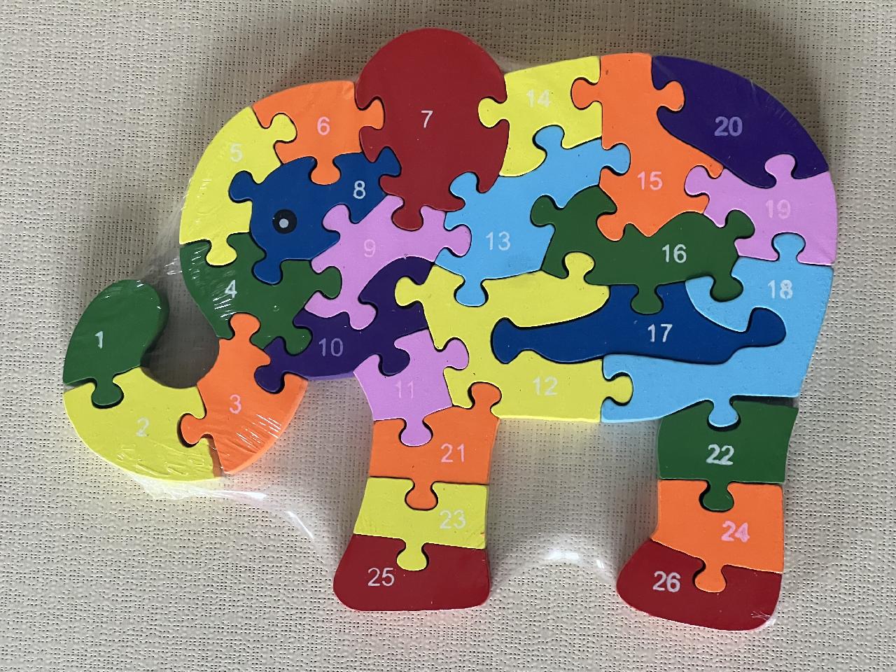 Dřevěné puzzle - slon barevný