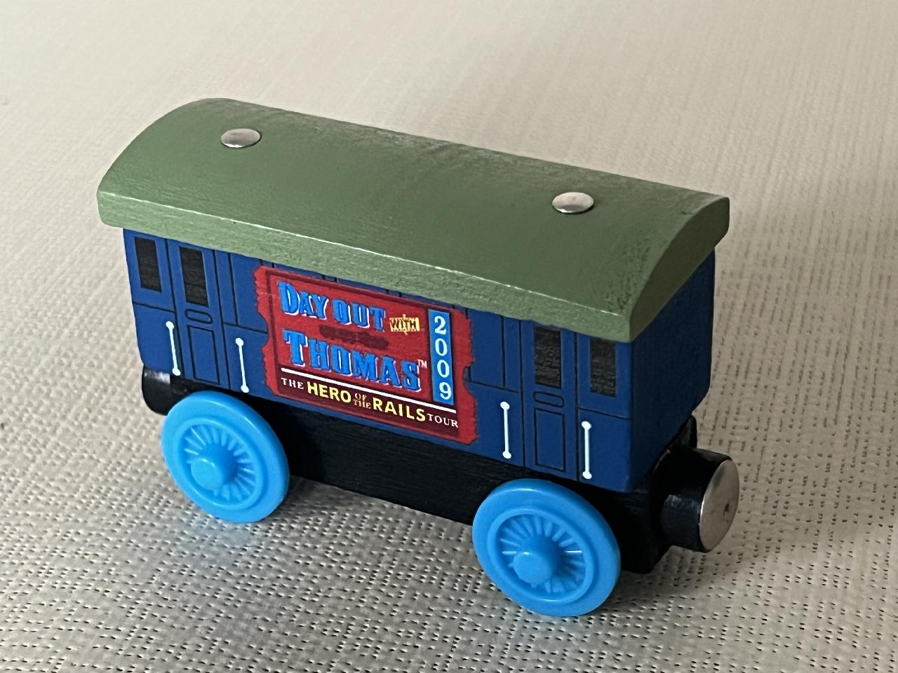 Dřevěný vagón osobní modrý - do vláčkodráhy