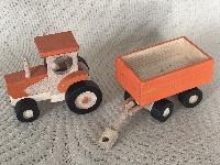 Dřevěný traktor s valníkem malý - oranžový