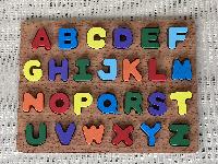 Dřevěná vkládačka abeceda střední
