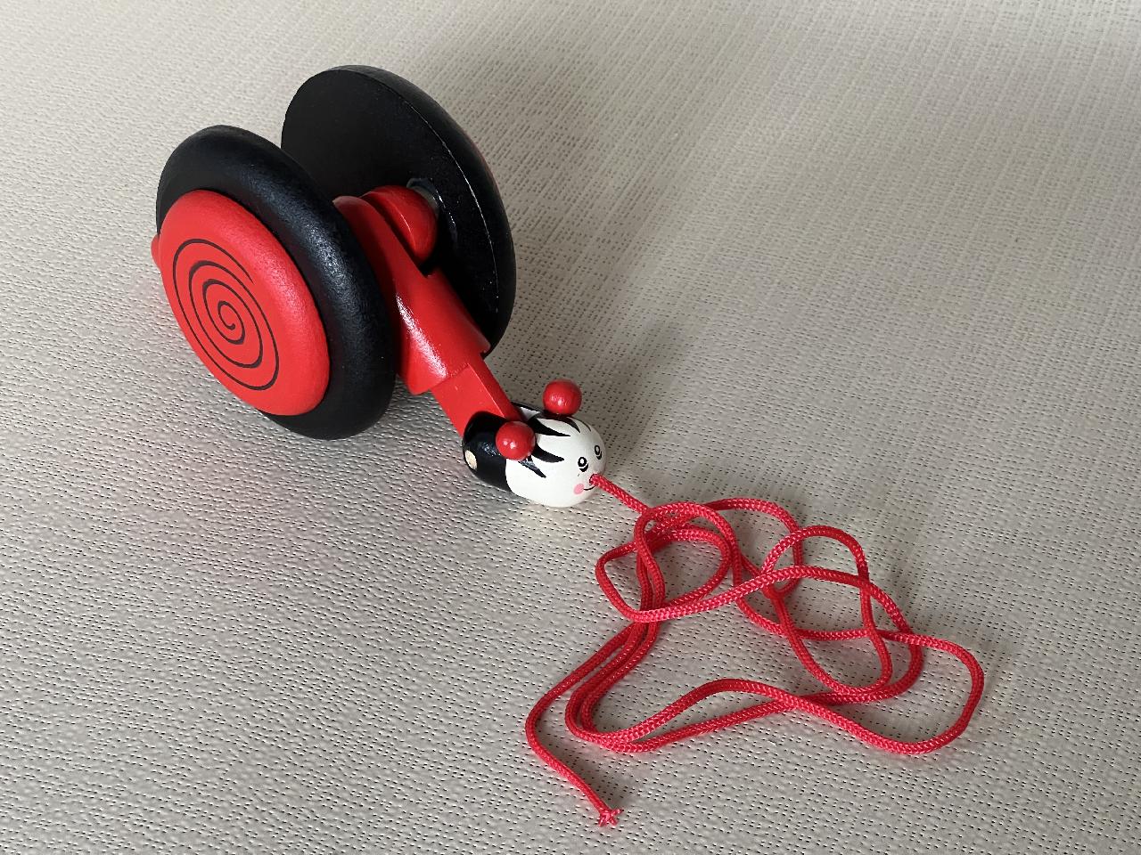 Tahací housenka malá - červená