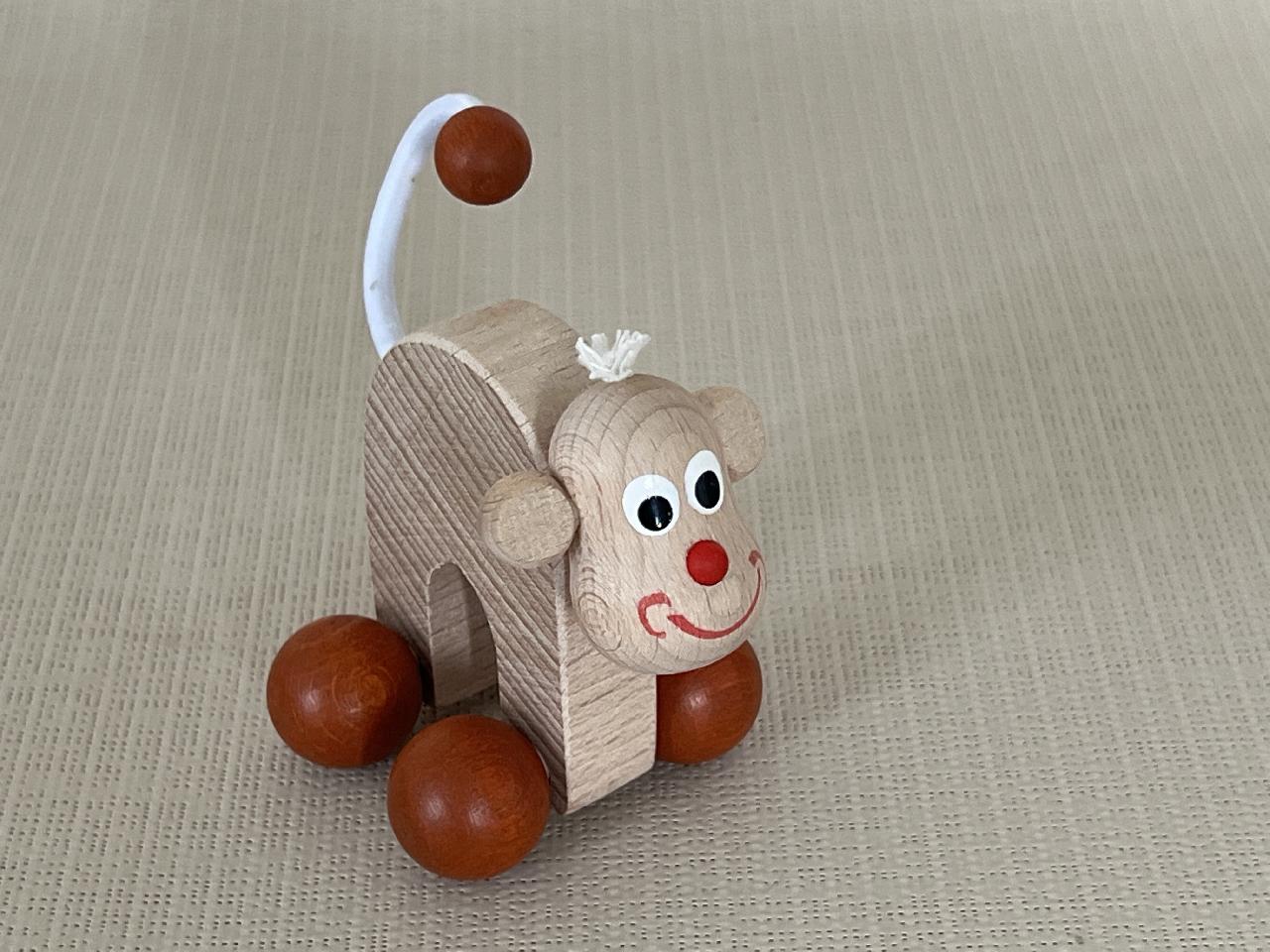 Dřevěná opička na kolečkách do ruky