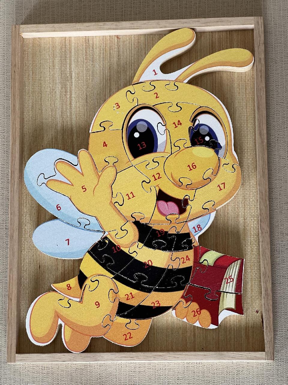 Dřevěné puzzle v dřevěné krabičce - včelka