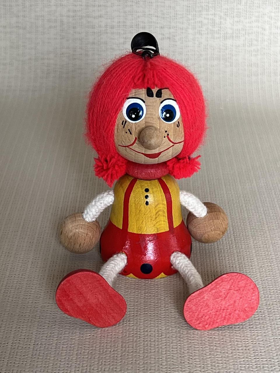 Pérák - dřevěná holka červené vlasy na pružině malá