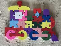 Dřevěné puzzle - mašinka barevná